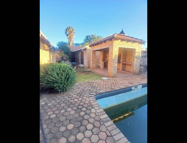 3 BEDROOM TOWNHOUSE FOR SALE IN GREENHILLS